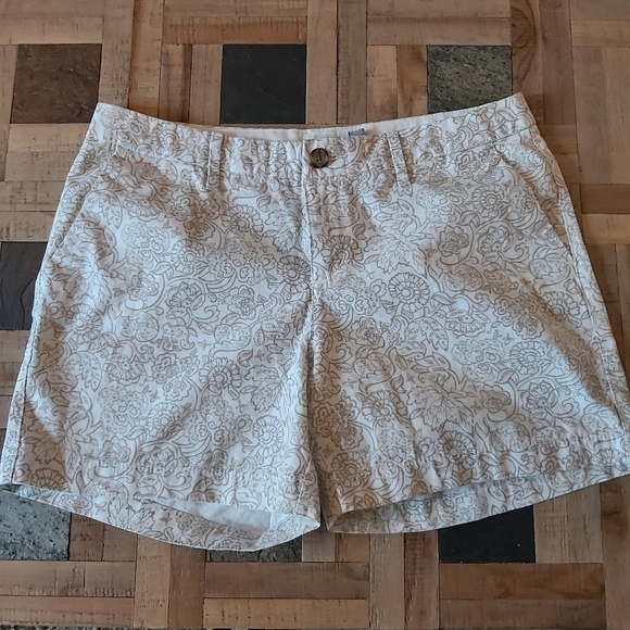 OLD Navy Garden Print Shorts - Picture 3 of 5